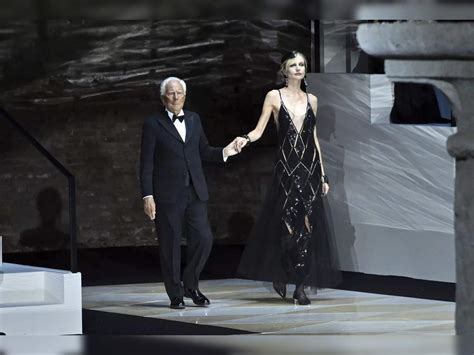 Giorgio Armani's Dolce Vita Fashion Show - A Spectacular Celebration of Italian Glamour and Unforgettable Moments!